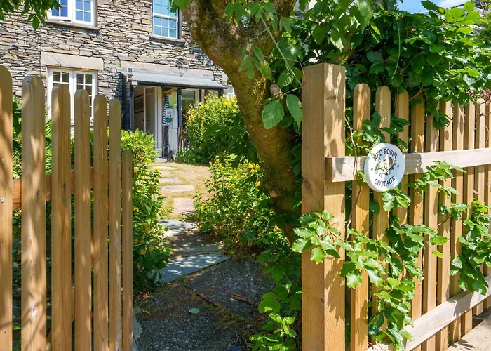Red Robin Cottage - With Parking For One Car