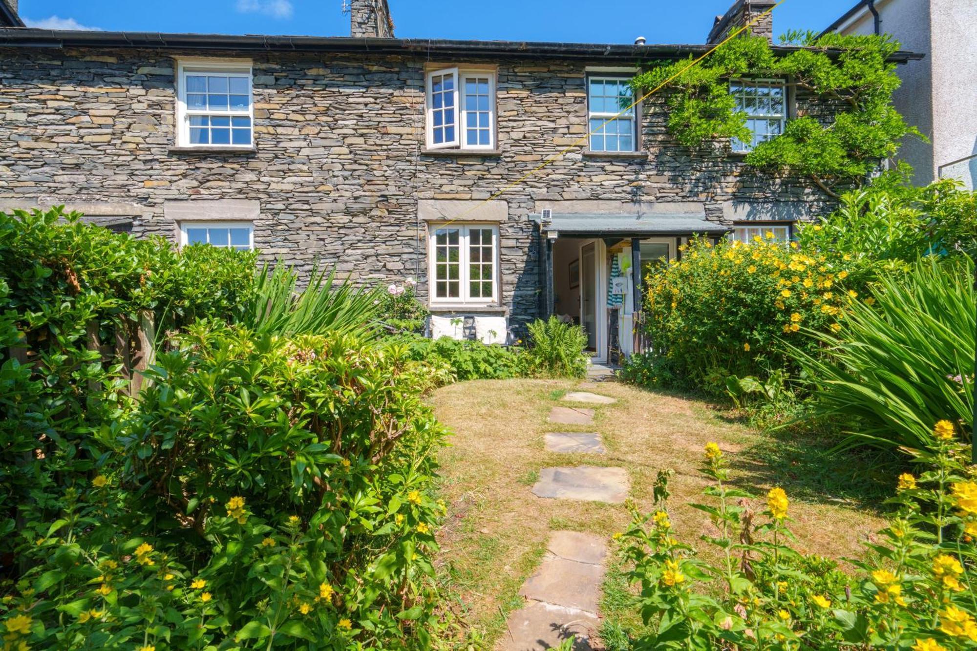 Red Robin - With Parking For One Car Holiday home